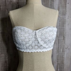 Olga Strapless Underwire White Lace Bra. Style# 36632